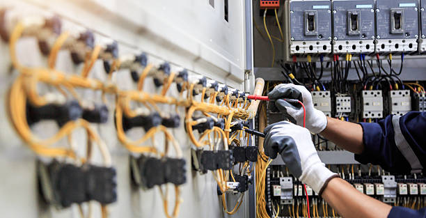 Professional Electrician technician working in Royalton, IL